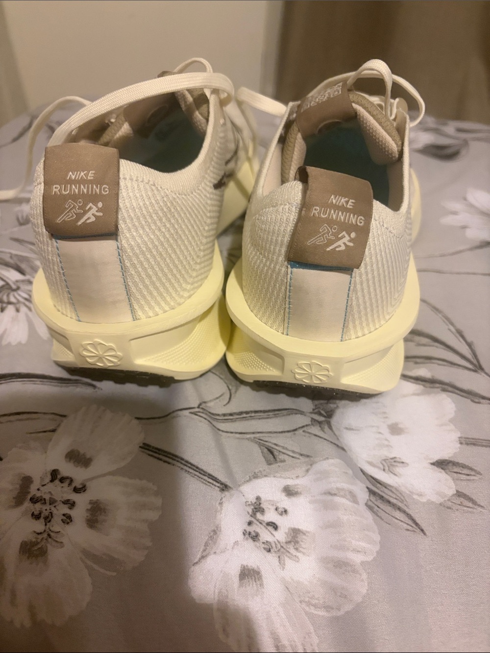 Nike Women’s Neutral Cream/Beige Running Shoes - Picture 4 of 4